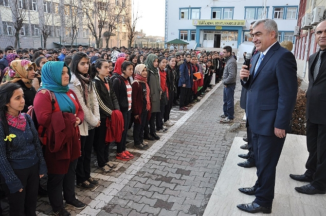 aslan-yahya-kemal-beyatli-anadolu-lisesi’ni-ziyaret-etti.jpg