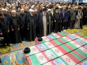 Tahran'da Cumhurbaşkanı Reisi ve diğer yetkililer için cenaze töreni düzenlendi