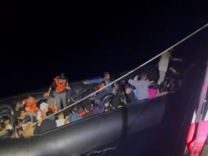 Muğla açıklarında 56 düzensiz göçmen kurtarıldı
