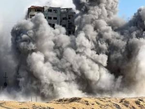 UAD'nin kararına rağmen işgal çetesi Refah'ı bombaladı
