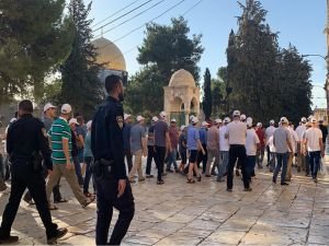 Siyonist işgalcilerden Mescid-i Aksa'ya baskın