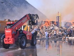 Aydın'da geri dönüşüm fabrikasında yangın