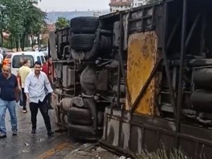 Ankara'da belediye otobüsü devrildi: 5 yaralı