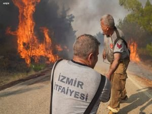 İzmir çıkan yangında 3 fabrika ve 5 araç zarar gördü