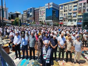 İstanbul'da Şehid İsmail Heniyye için gıyabi cenaze namazı kılındı