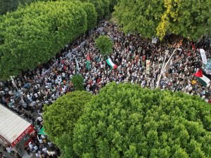 Adana'da İsmail Heniyye'nin vasiyeti üzerine halk meydanlara indi