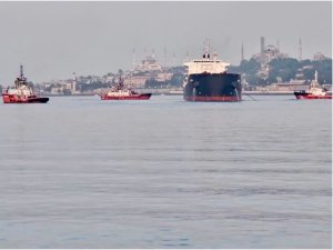 İstanbul Boğazı'nda gemi trafiği çift yönlü askıya alındı