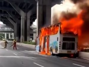 Tayland'da öğrencileri taşıyan otobüs yandı: En az 20 ölü