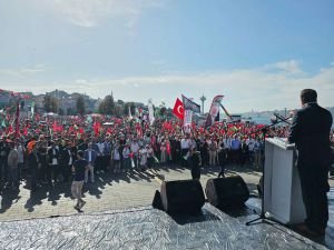 İstanbul'da binlerce kişi soykırımın yıldönümünde Gazze'ye destek için bir araya geldi