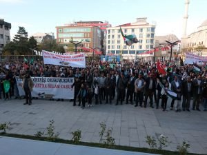 Van’da “Soykırıma İsyan Filistin’e Destek” yürüyüşü düzenlendi