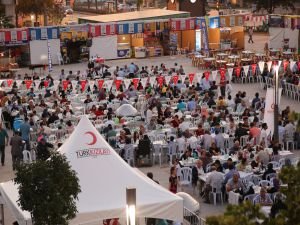 İslam Dünyası Yetimler Günü’nde Türk Kızılayı tüm dünyada iftar sofraları kuracak