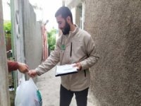Umut Kervanı Mersin'de ihtiyaç sahibi ailelere gıda kolisi dağıttı