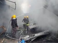 İşgal bombaları Ramallah'ın merkez pazarındaki onlarca dükkanı yaktı