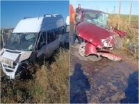 Diyarbakır'da tarım işçilerini taşıyan minibüs kaza yaptı: 22 yaralı