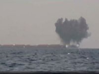 Yemen'deki Ensarullah Hareketi, Kızıldeniz'de Yunan gemisinin vurulma anını yayınladı