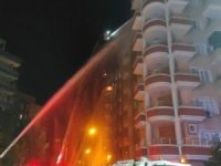 Batman'da 7 katlı binanın teras katında çıkan yangın söndürüldü