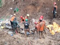 Endonezya'da altın madeninde heyelan: 10 ölü