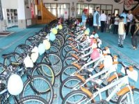 Malatya'da 50 yetim çocuğa bisiklet hediye edildi