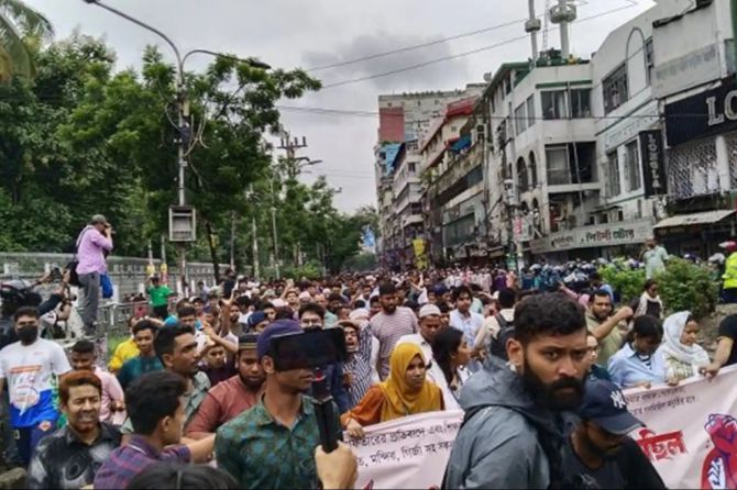 bangladesde-protestolar-002.jpg