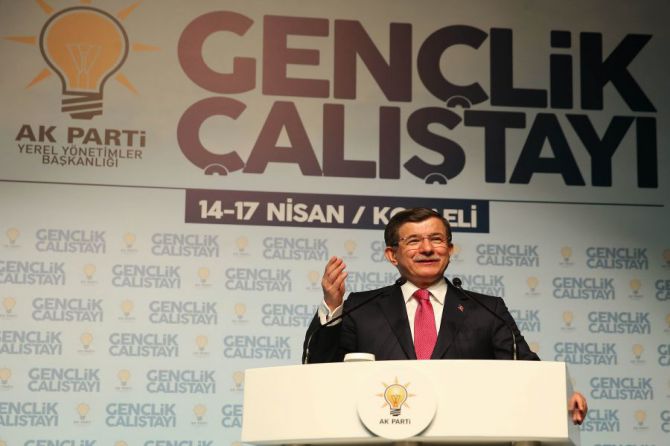 basbakan-davutoglu,-kocaeli-genclik-calistayina-katildi-001.jpg