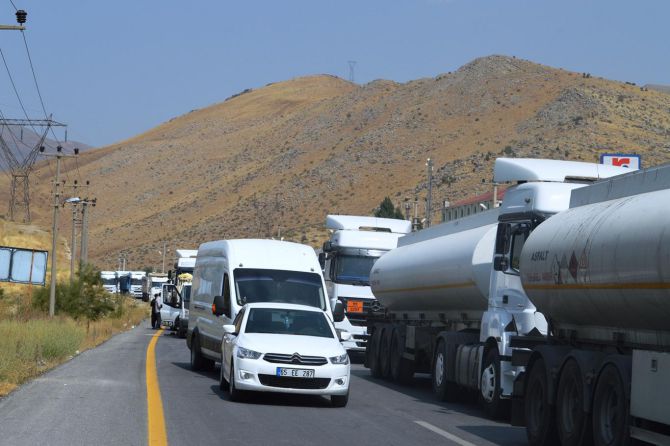 bitliste-yol-kesen-pkk’ya-tepki!.jpg