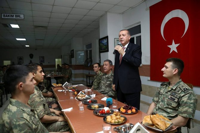 cumhurbaskani-erdogan-mehmetciklerle-beraber-yemek-yedi.jpg