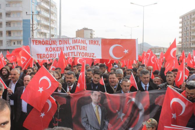 derik’te-bombali-saldirilar-protesto-edildi.jpg