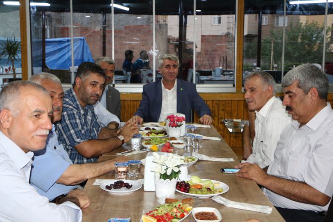 huda-par-iftarda-muhtarlarla-bir-araya-geldi-001.jpg