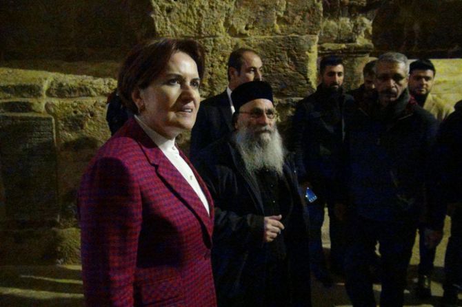 meral-aksener-deyrulzafaran-manastiri.jpg