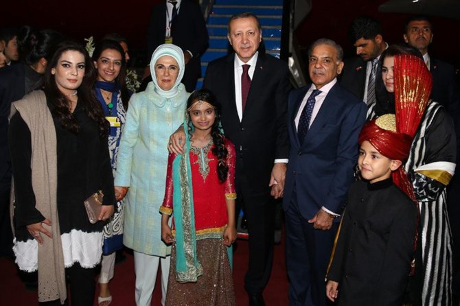 pakistan-basbakanindan-erdogan-onuruna-yemek-verdi-002.jpg